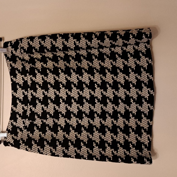Talbots wool blend houndtoothblack cream skirt size 12  22 inches long nwt - Picture 3 of 6